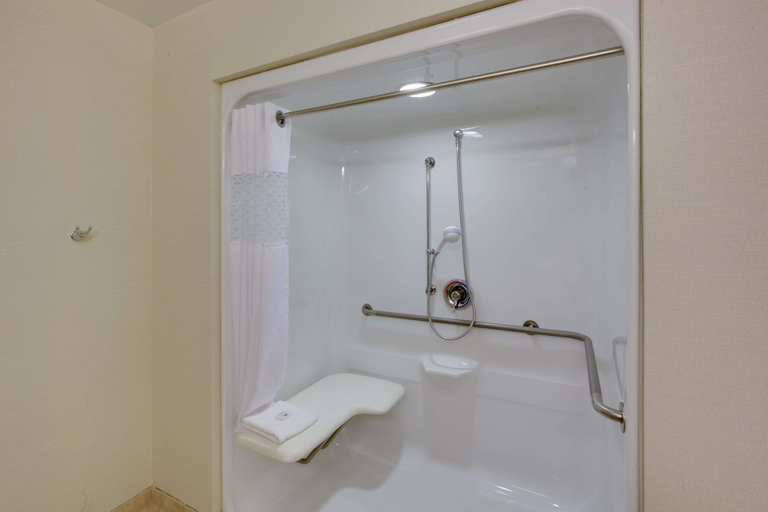 Bathroom 5, Hampton Inn Auburn, Worcester