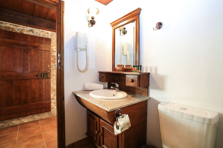 Bathroom 4, Villa Radamanthis, Faistos