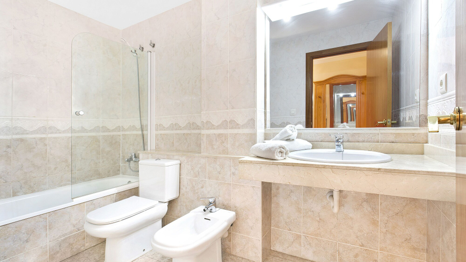 Bathroom, Apartment Port 53, Girona