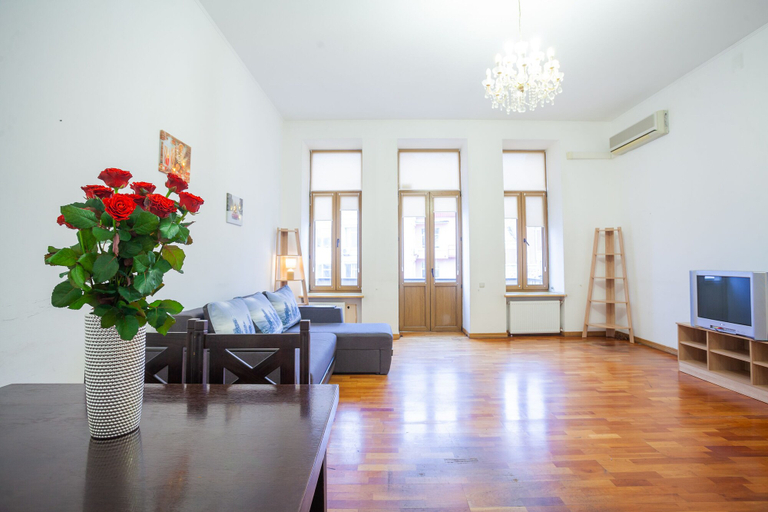 Others 4, Apartment near Sophia Cathedral, Shevchenkivs'kyi