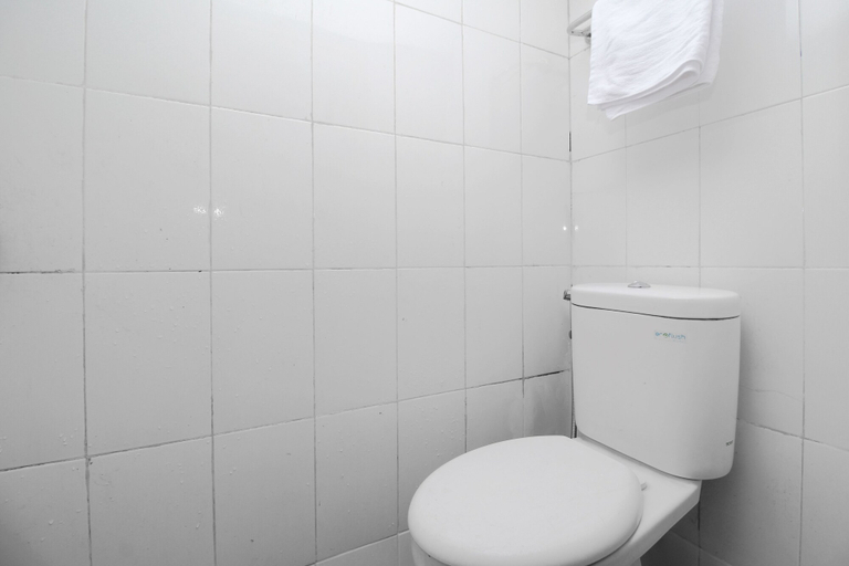 Bathroom 5, Kamar Keluarga Kemanggisan Syariah, West Jakarta