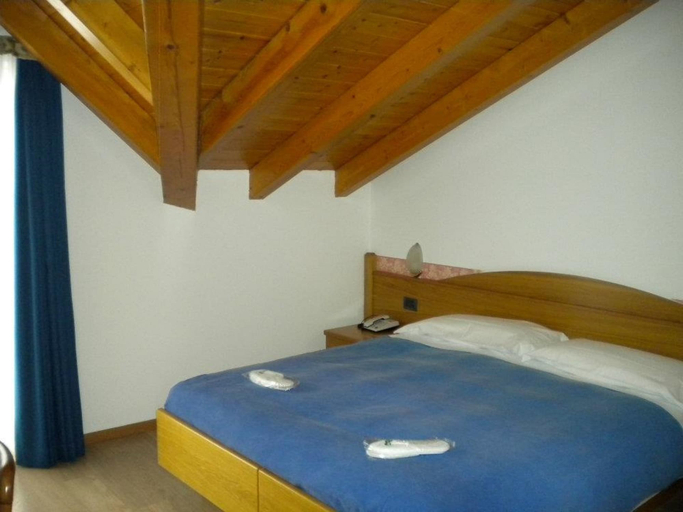 Bedroom 2, Hotel Panorama, Trento