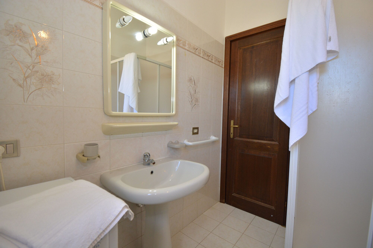 Others 2, Granchio Apartment, Nuoro