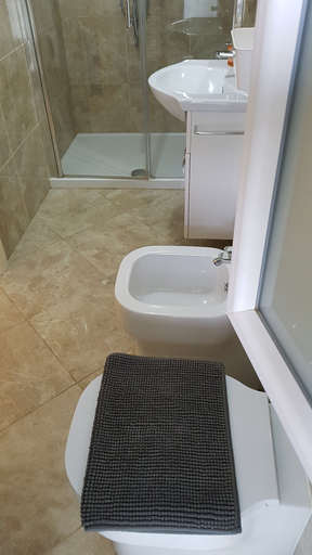Bathroom 5, B&B Corticella 24, Bologna