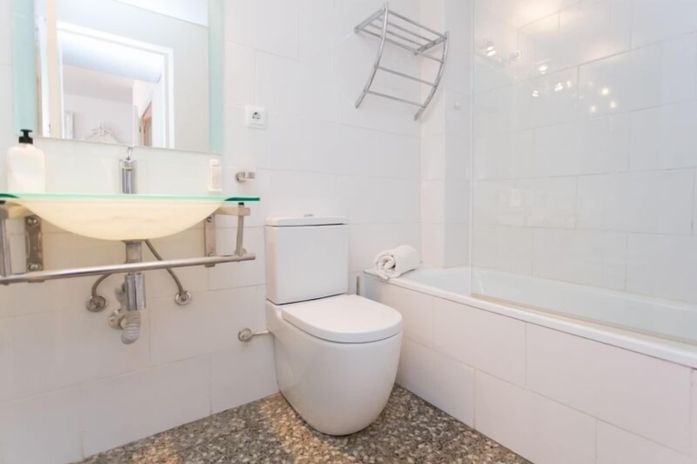 Bathroom 2, Du Soleil, Barcelona