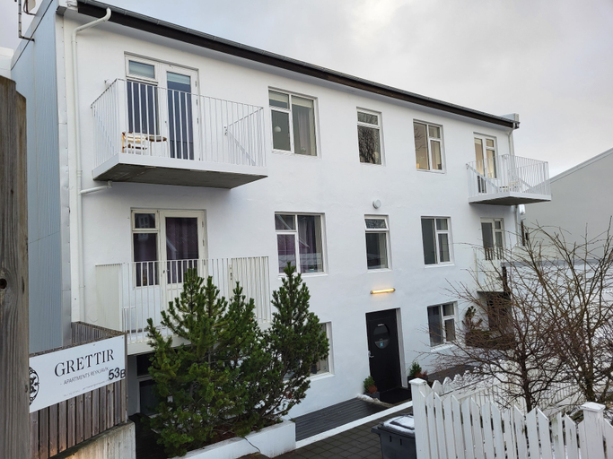 Exterior & Views