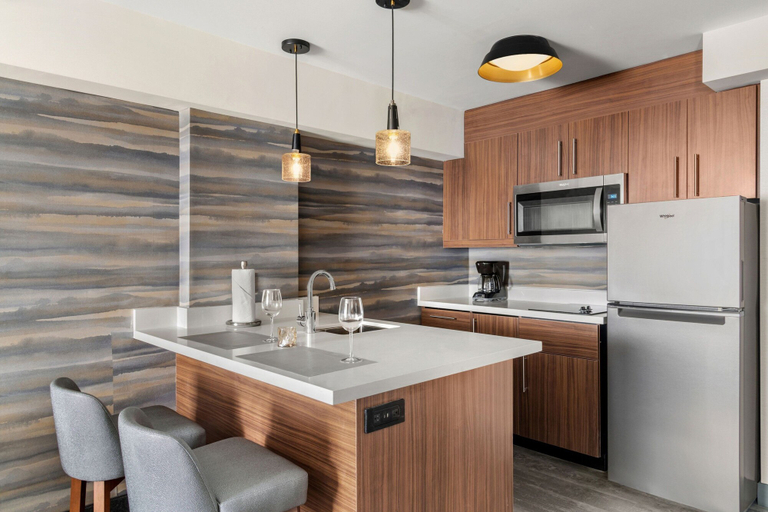 Others 5, Residence Inn Laval, Laval