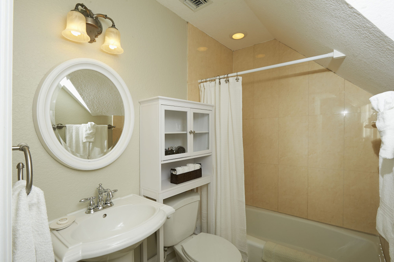 Bathroom 5, Shangri-La Boutique Bed & Breakfast