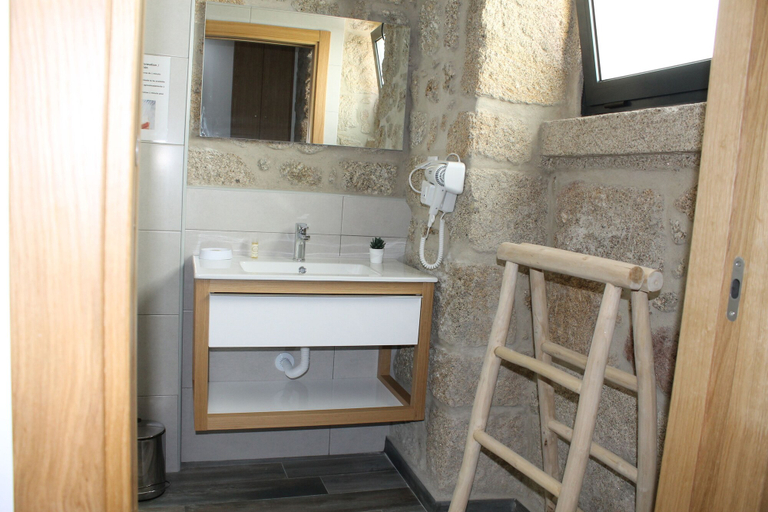 Bathroom 3, Alojamento Girassol - Guest House, Castelo Branco
