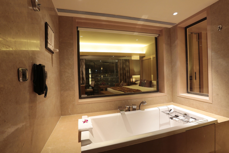 Bathroom 5, Sahara Star, Mumbai Suburban