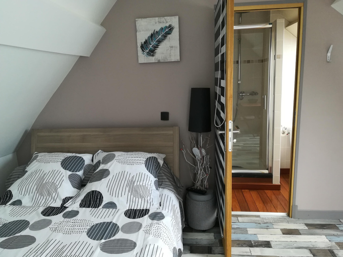 Bedroom 5, Cléome, Seine-Maritime
