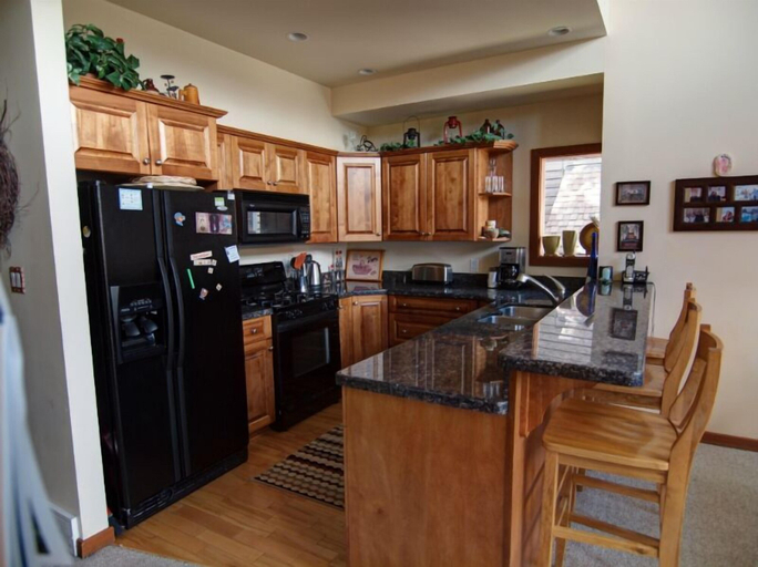 Others 5, Mountain Town Properties White Wolf 4, Kootenay Boundary