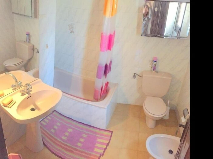 Bathroom, Apartamento Teules 5, Girona