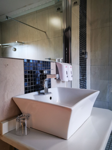 Bathroom 4, The Green Olive Guesthouse, Thabo Mofutsanyane