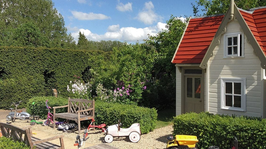 Exterior & Views 2, Saratoga Cottage, Oxfordshire