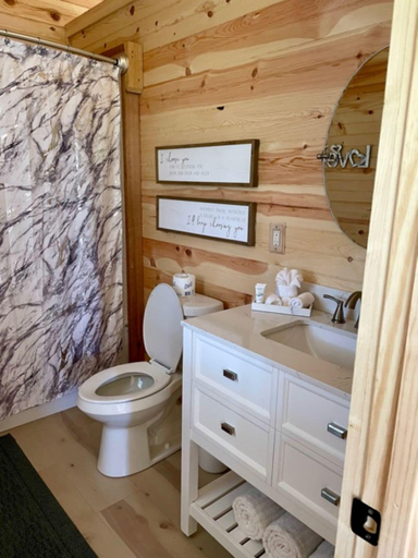 Bathroom 3, City on a Hill at Spring Creek, Gillespie