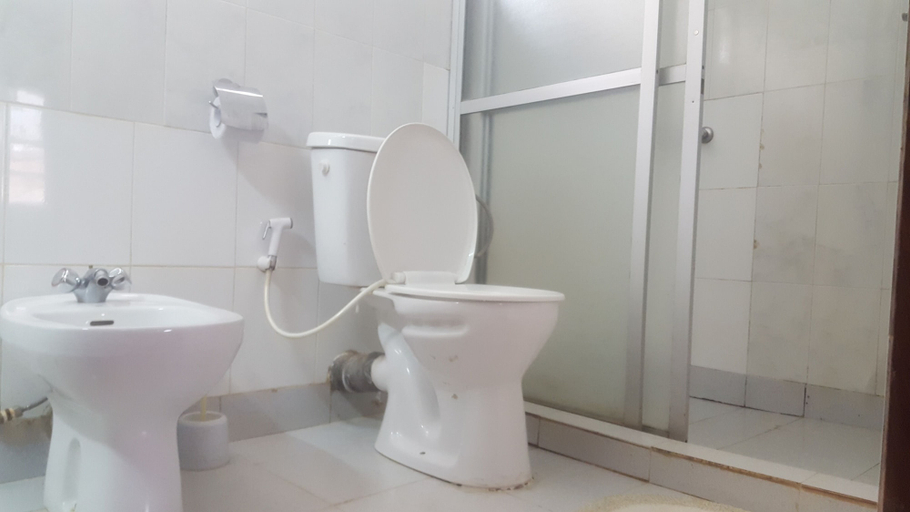 Bathroom 3, Lushoto Executive Lodge, Lushoto