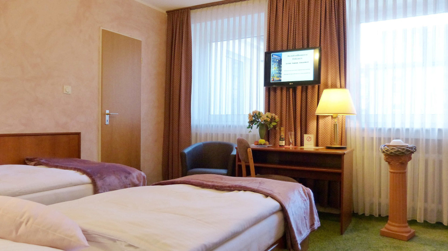 Bedroom 4, Hotel Wurms, Düsseldorf