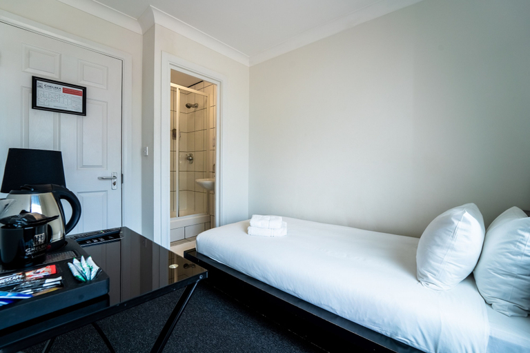 Others 5, Chelsea Guest House, London
