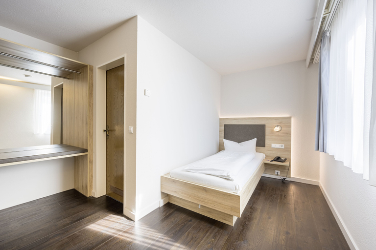 Bedroom 4, Landhotel Traube, Konstanz