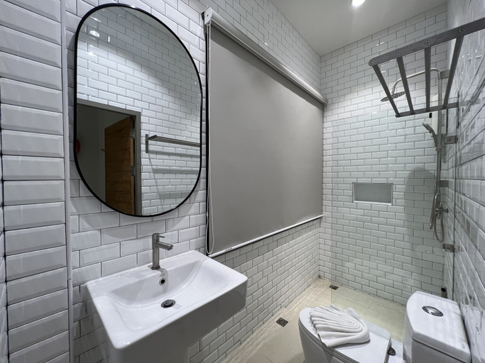 Bathroom 4, Baan Tah On The Sea, Sattahip