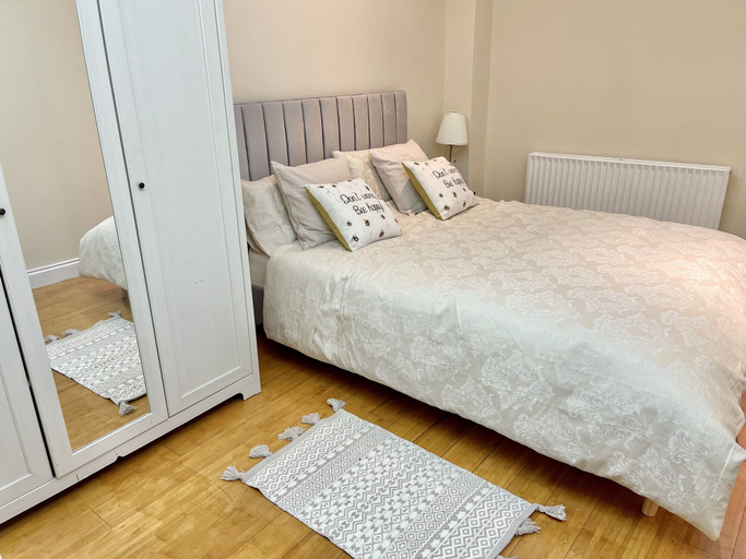 Bedroom 2, Waterloo Luxury Apartment, London