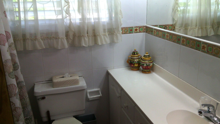 Bathroom 3, Morris Apartments