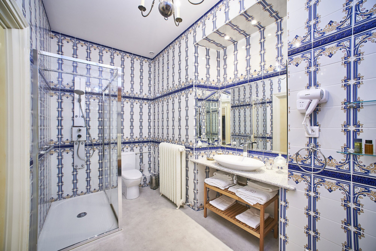 Bathroom 5, Château de La Richerie, Vendée