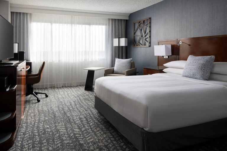 Bedroom 3, Bakersfield Marriott at the Convention Center, Kern