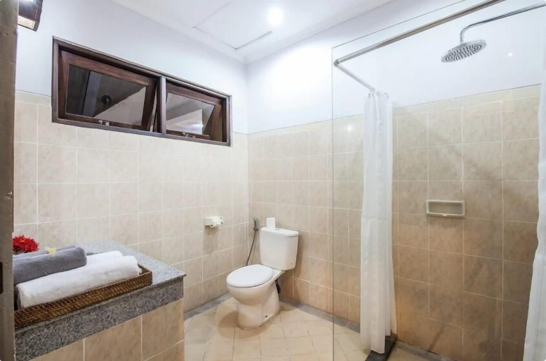 Bathroom 3, SMV . 10-BR · 10BR Pool Prime Area Walk to Beach and Shops, Badung