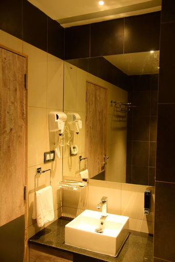 Bathroom 4, VITS Select Kudro Destinn, Dakshina Kannada