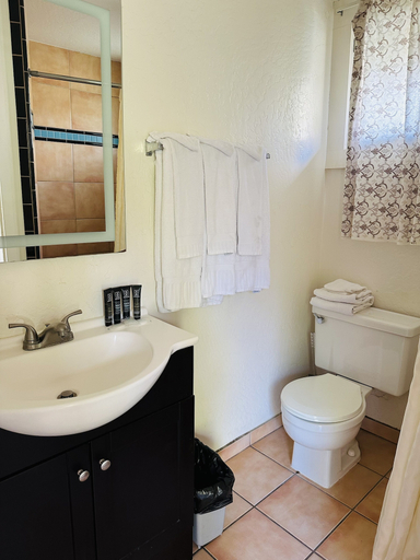Bathroom 3, Indian Flat RV Park - Tent Cabins & Cottages, Mariposa