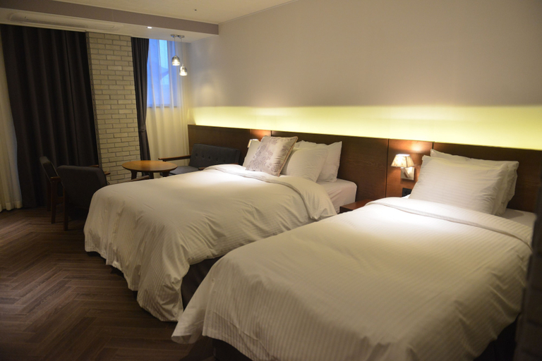 Bedroom 4, New Grand Hotel, Jinju
