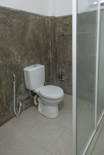 Bathroom 5, Hotel Vibration, Hikkaduwa
