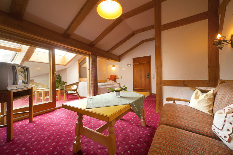 Bedroom 3, Landhotel Huberhof, Ostallgäu