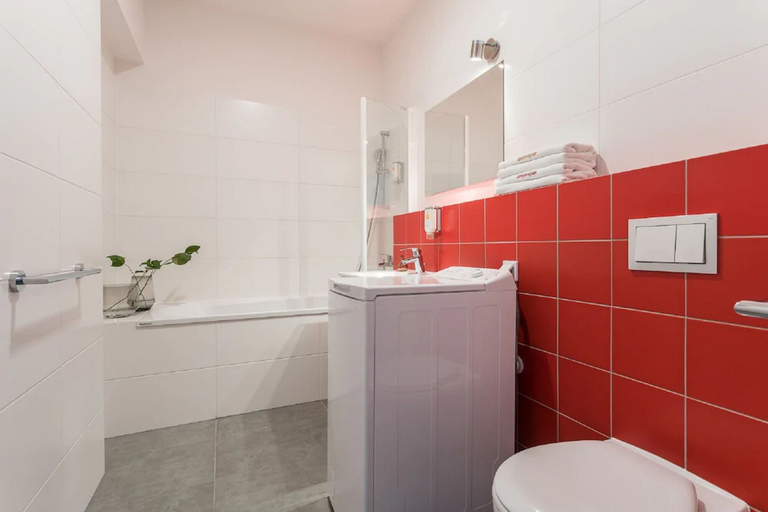 Bathroom 3, AbsyntApart Dąbrowskiego, Środa Śląska