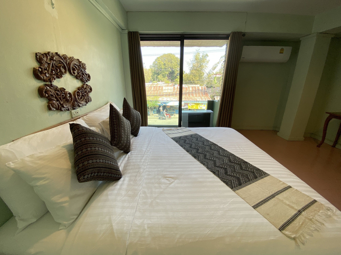 Bedroom 4, A Hotel Budget, Chiang Saen