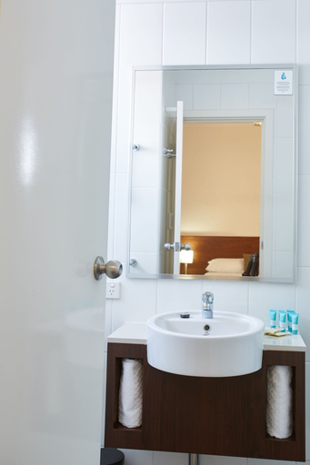 Bathroom 4, Rose Hotel & Motel, Bunbury