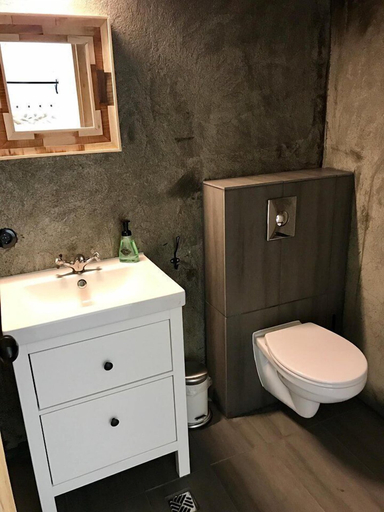 Bathroom 5, The Garage, Vestur-Eyjafjallahreppur