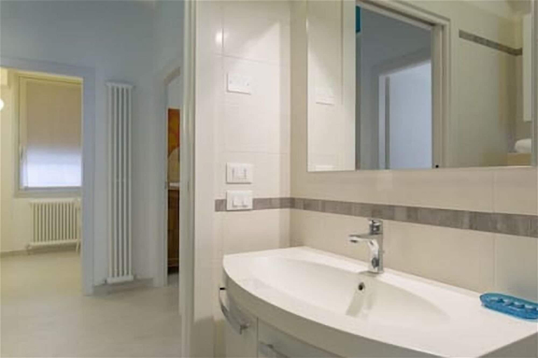 Bathroom 4, Casa Terrà, Verona