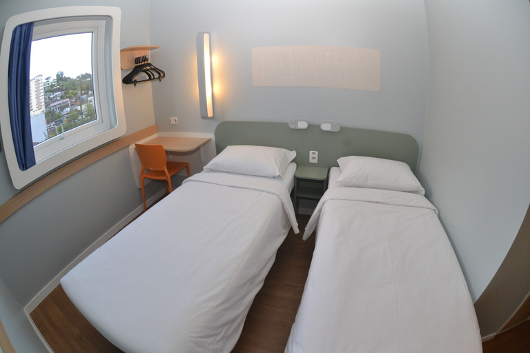 Bedroom 3, ibis budget Blumenau, Blumenau