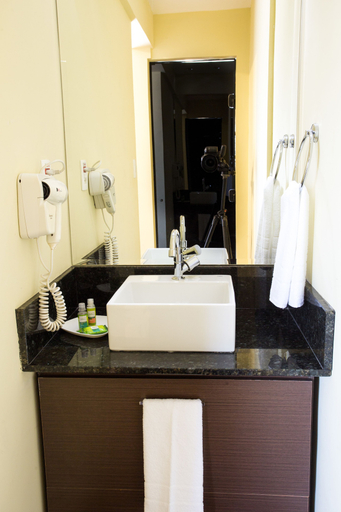 Bathroom 5, Olavo Bilac Hotel, Taubaté
