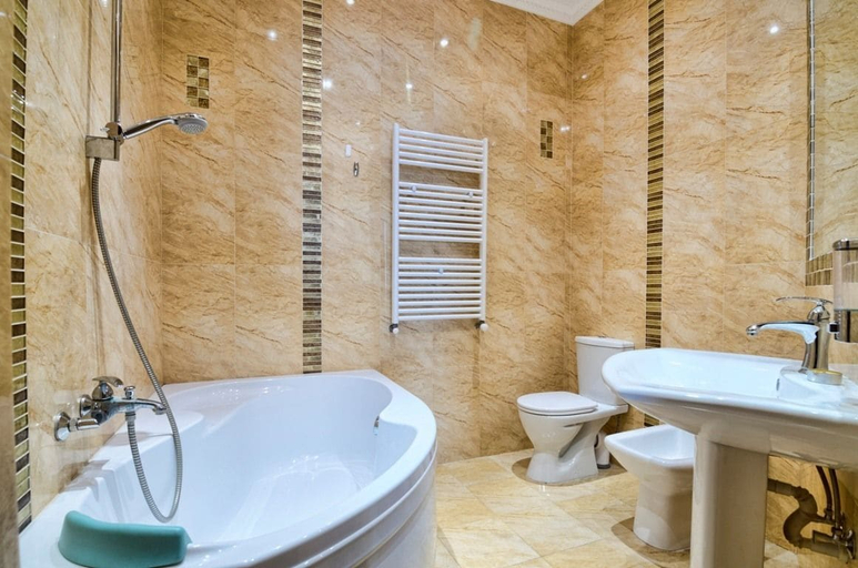 Bathroom 3, Apartment Saksaganskogo 7, L'vivs'ka