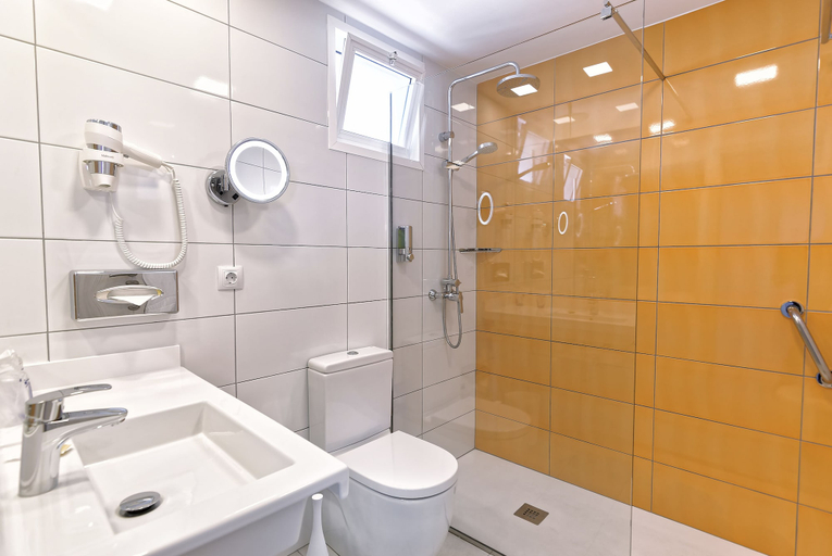 Bathroom 4, Bull Escorial & Spa, Las Palmas