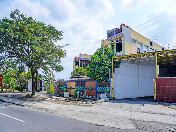 Exterior & Views 1, Oyo 91796 Guest House Ghalta Syariah, Karawang