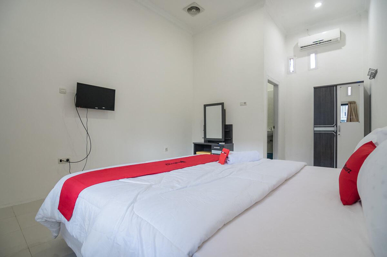 Bedroom 3, RedDoorz Syariah near Sultan Thaha Airport Jambi, Jambi