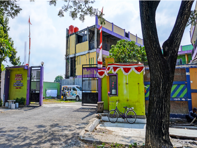 Exterior & Views 5, Oyo 91796 Guest House Ghalta Syariah, Karawang