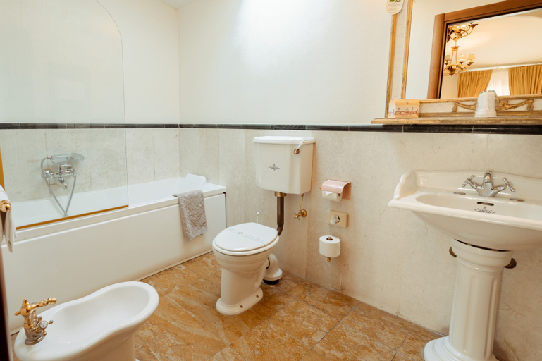 Bathroom 11
