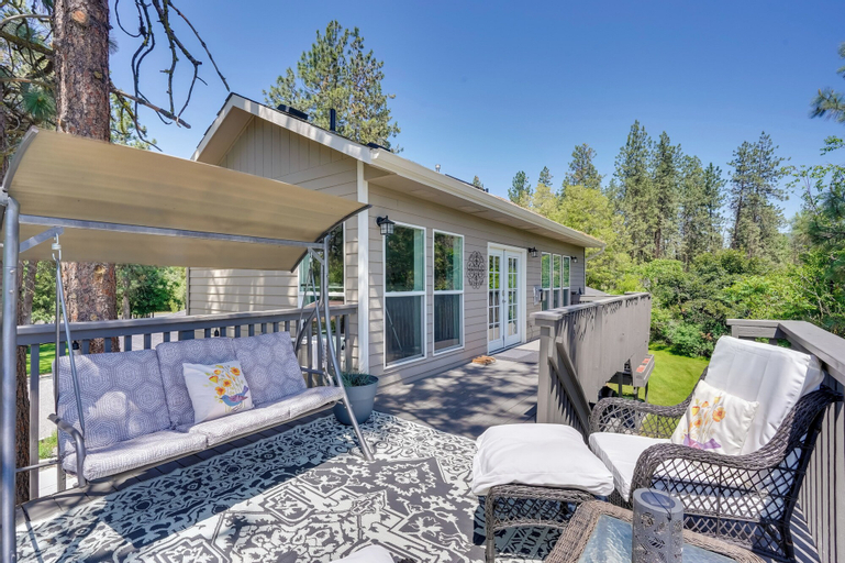 Nine Mile Falls Hideaway Scenic Retreat on River, Stevens