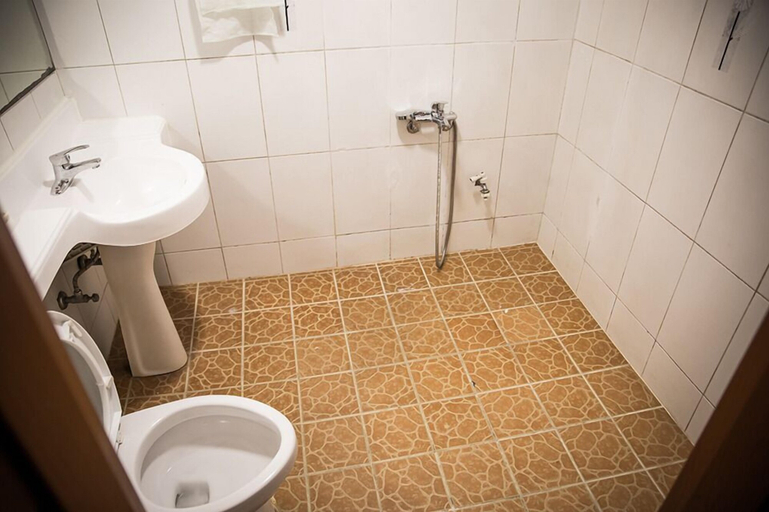 Bathroom 4, Picasso Motel, Haeundae